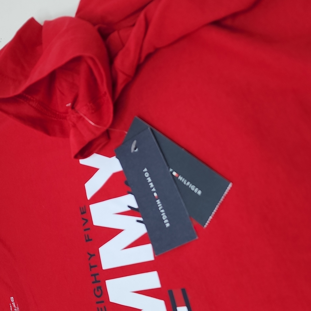 TOMMY HILFIGER RED LARGE TSHIRT - Picture 7 of 8